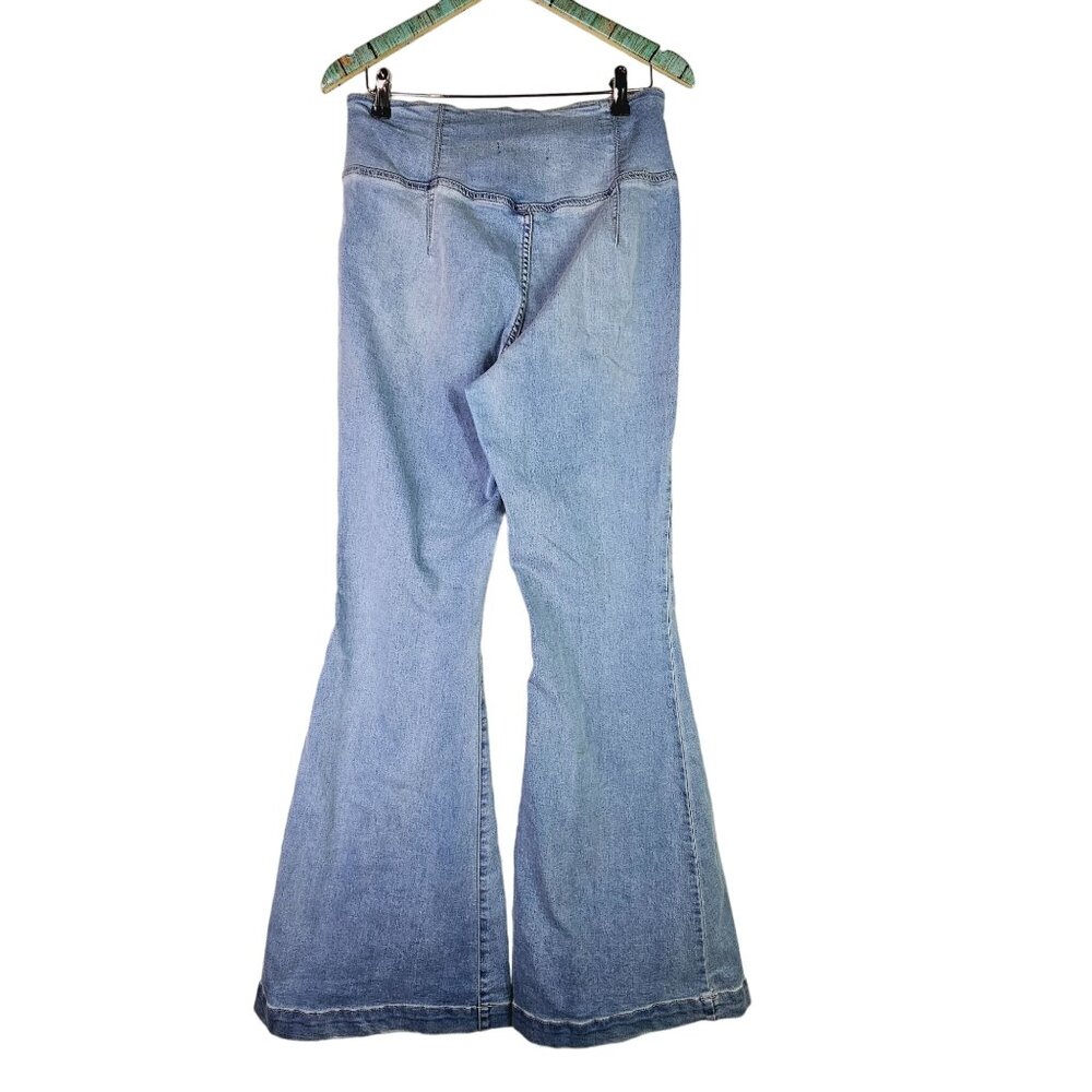 We the FREE PEOPLE Women's Venice Beach Flare Jean Pull-on, Size 30 - Picture 2 of 8